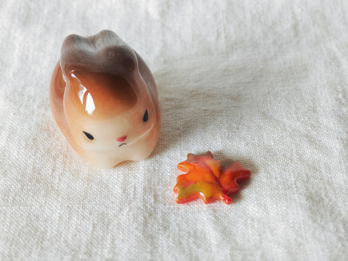 Loaf Bunny with Leaf (MAGNETIC)