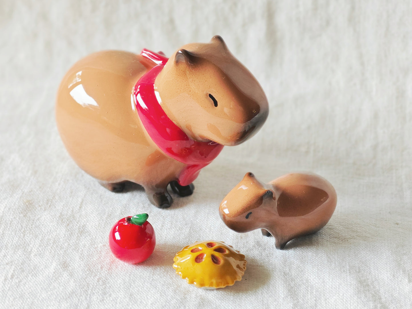 Apple Pie Capybara & Baby (MAGNETIC) Jumbo Size