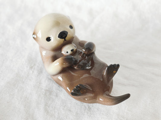 Otter with pup (MAGNETIC)