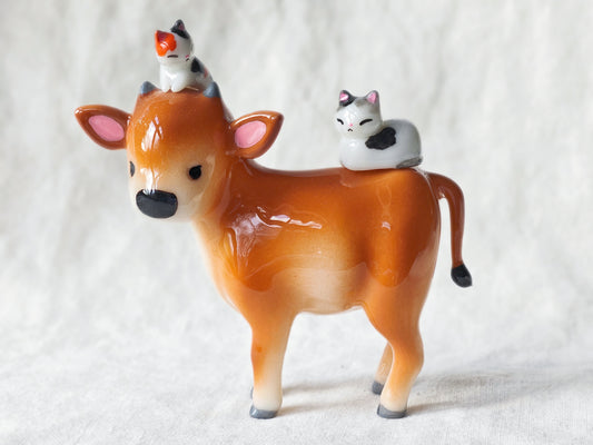 Jersey Cow with 2 Cats (MAGNETIC)
