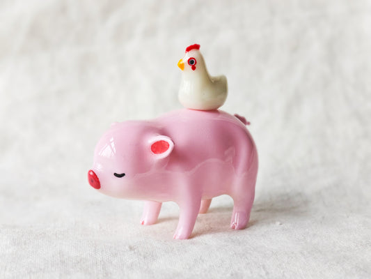 Pink Pig with chicken (MAGNETIC)