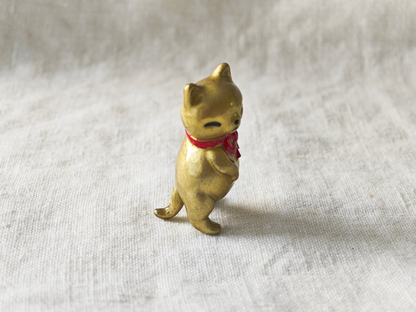 Golden Dancing Cat (NON MAGNETIC)