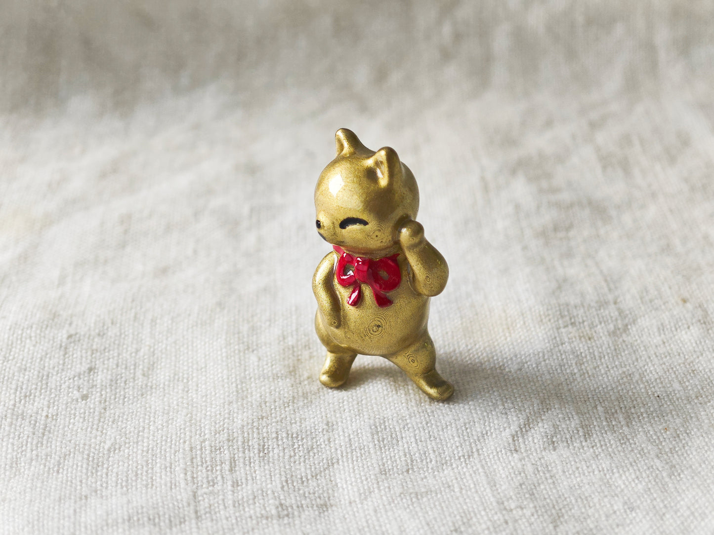 Golden Dancing Cat (NON MAGNETIC)