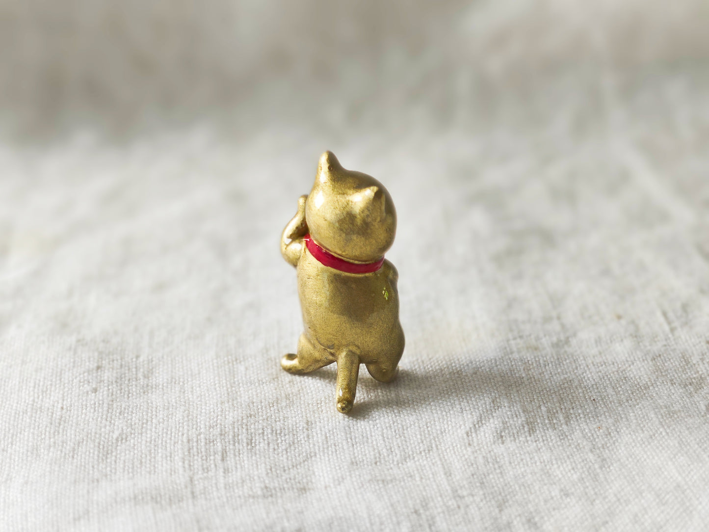 Golden Dancing Cat (NON MAGNETIC)