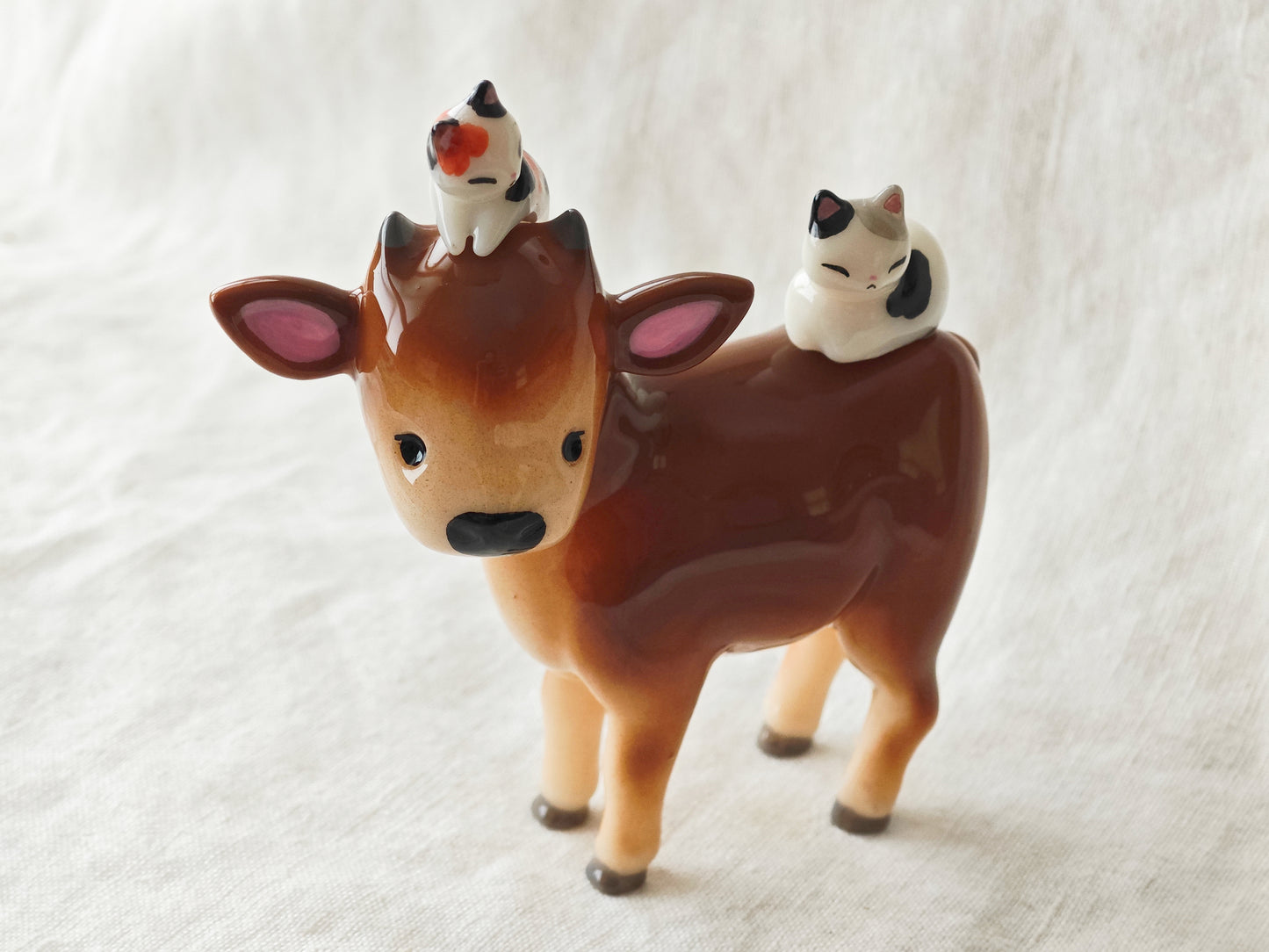 PRE-ORDER Jersey Cow with 2 Cats (MAGNETIC)