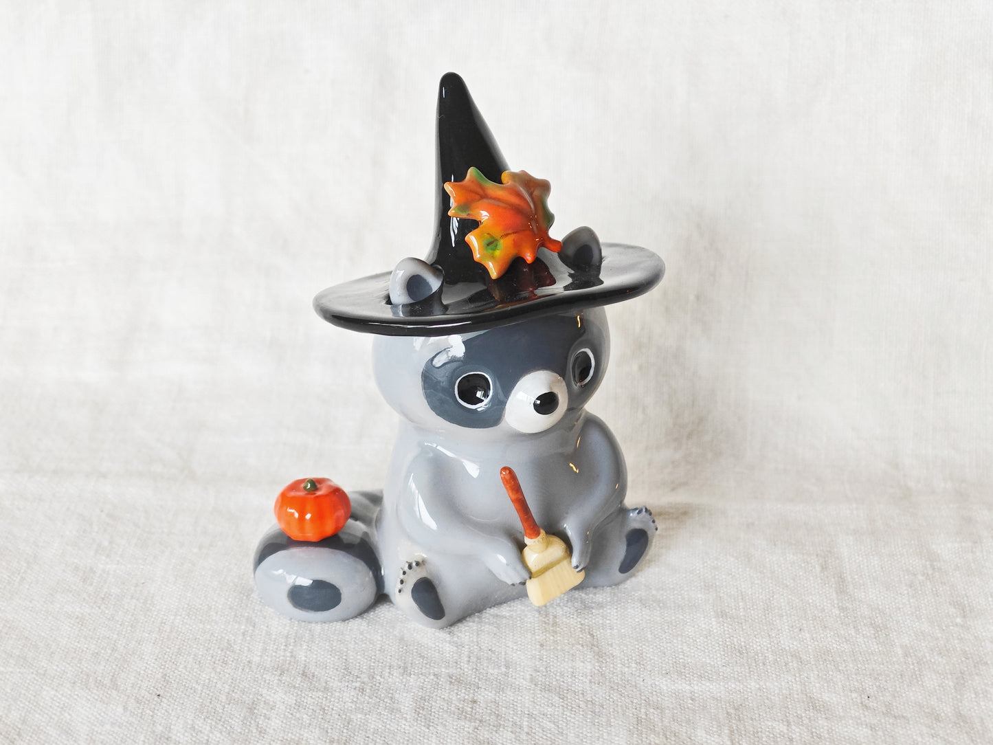 Witch Raccoon with Broom and Pumpkin (MAGNETIC)